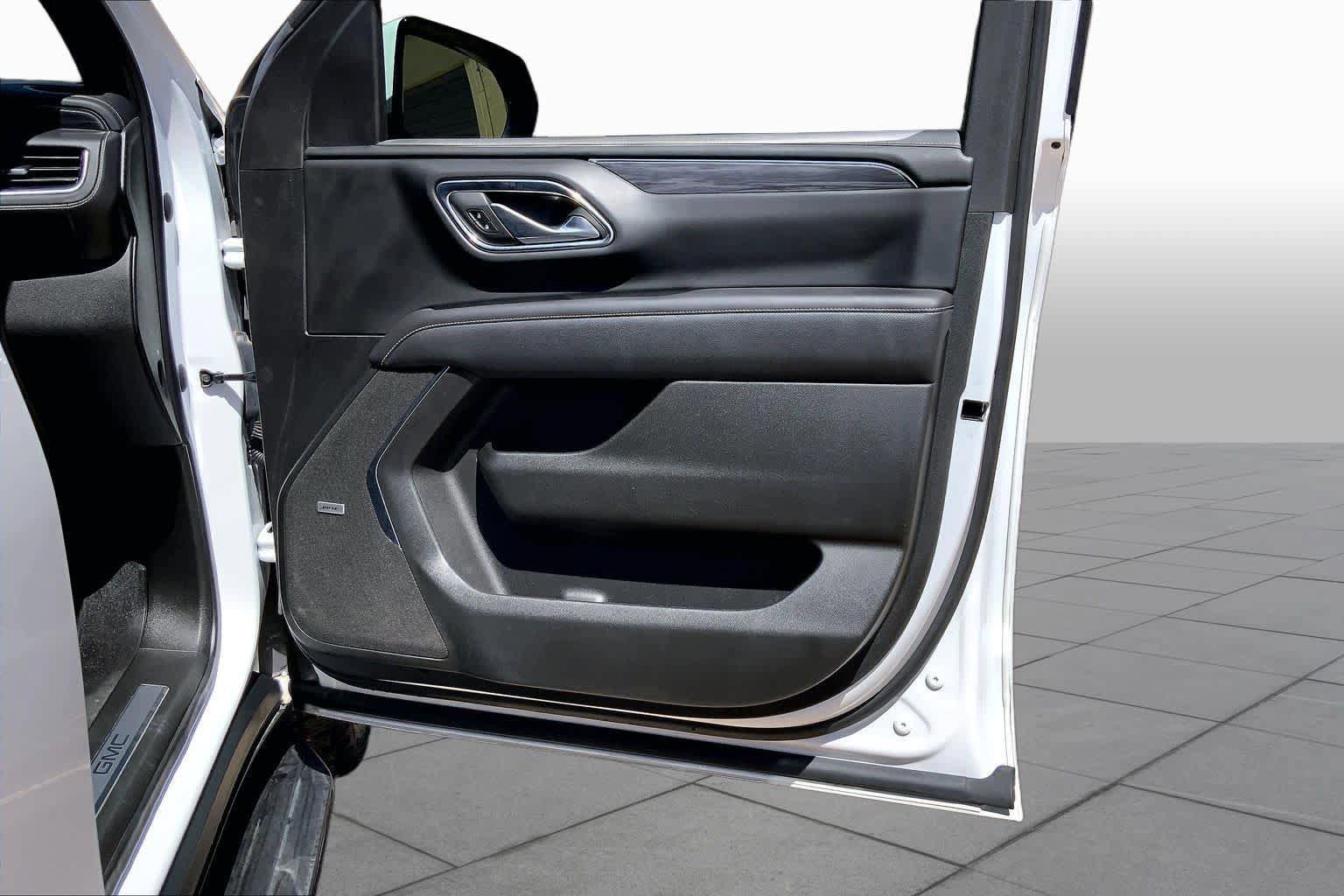 Used 2023 GMC Yukon SLT AWD/4WD image 23