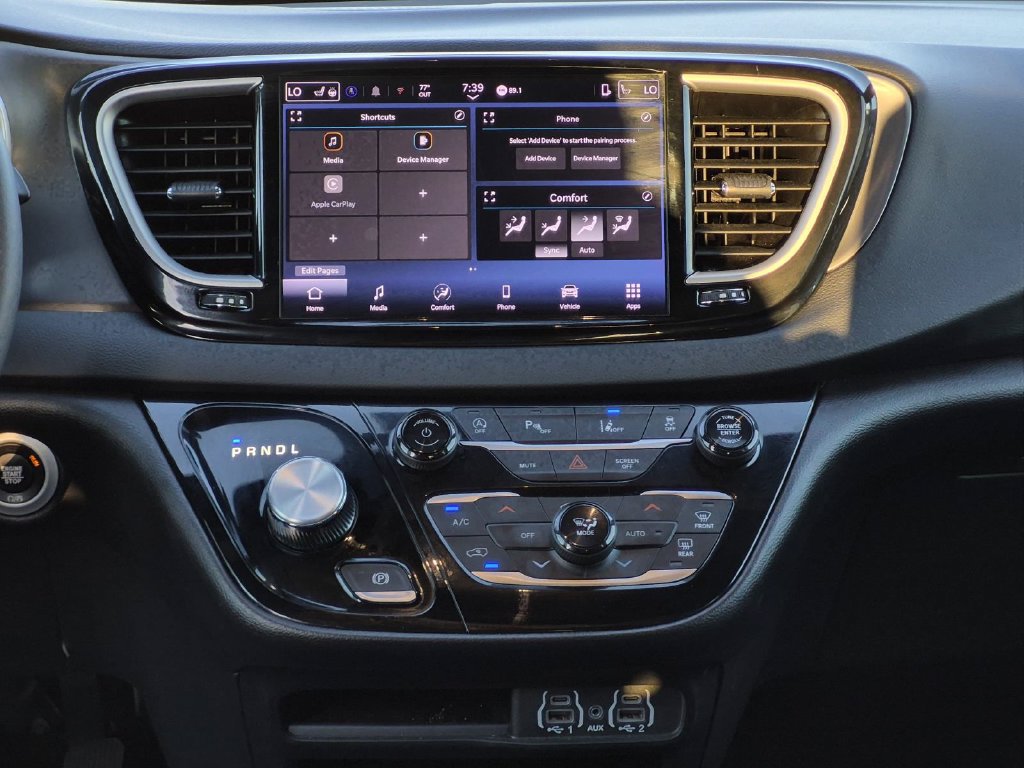 Used 2025 Chrysler Pacifica Select FWD image 18