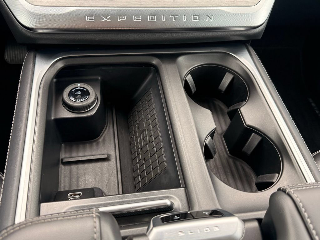 Used 2025 Ford Expedition Platinum AWD/4WD image 20