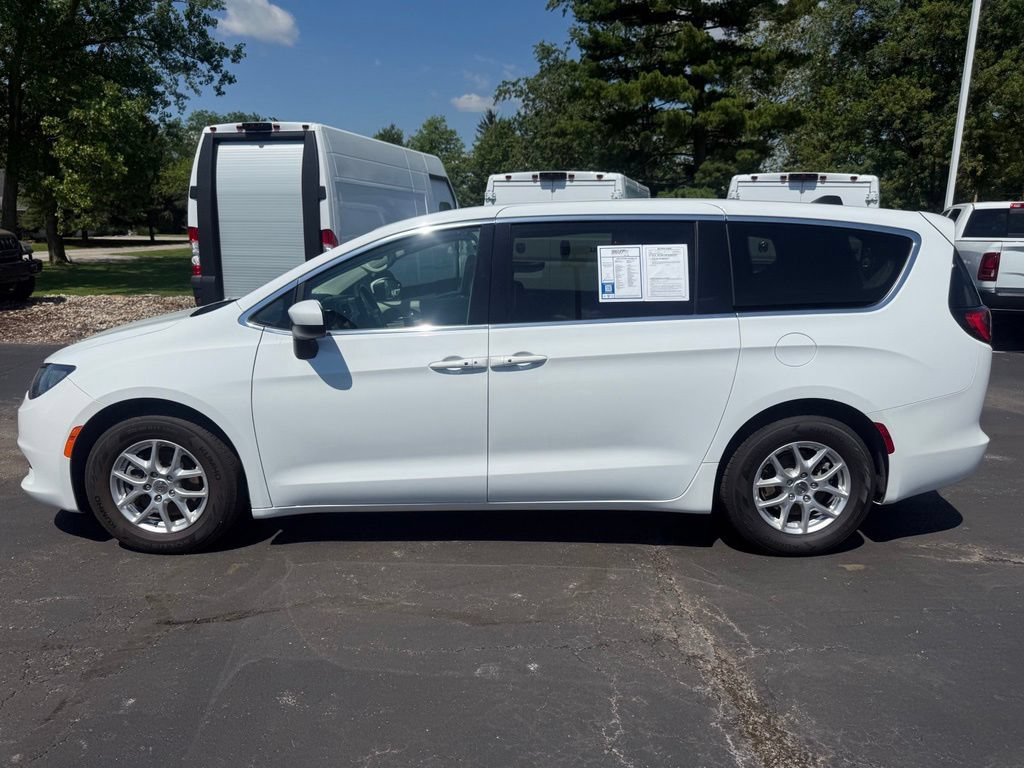 Used 2023 Chrysler Voyager LX FWD image 9