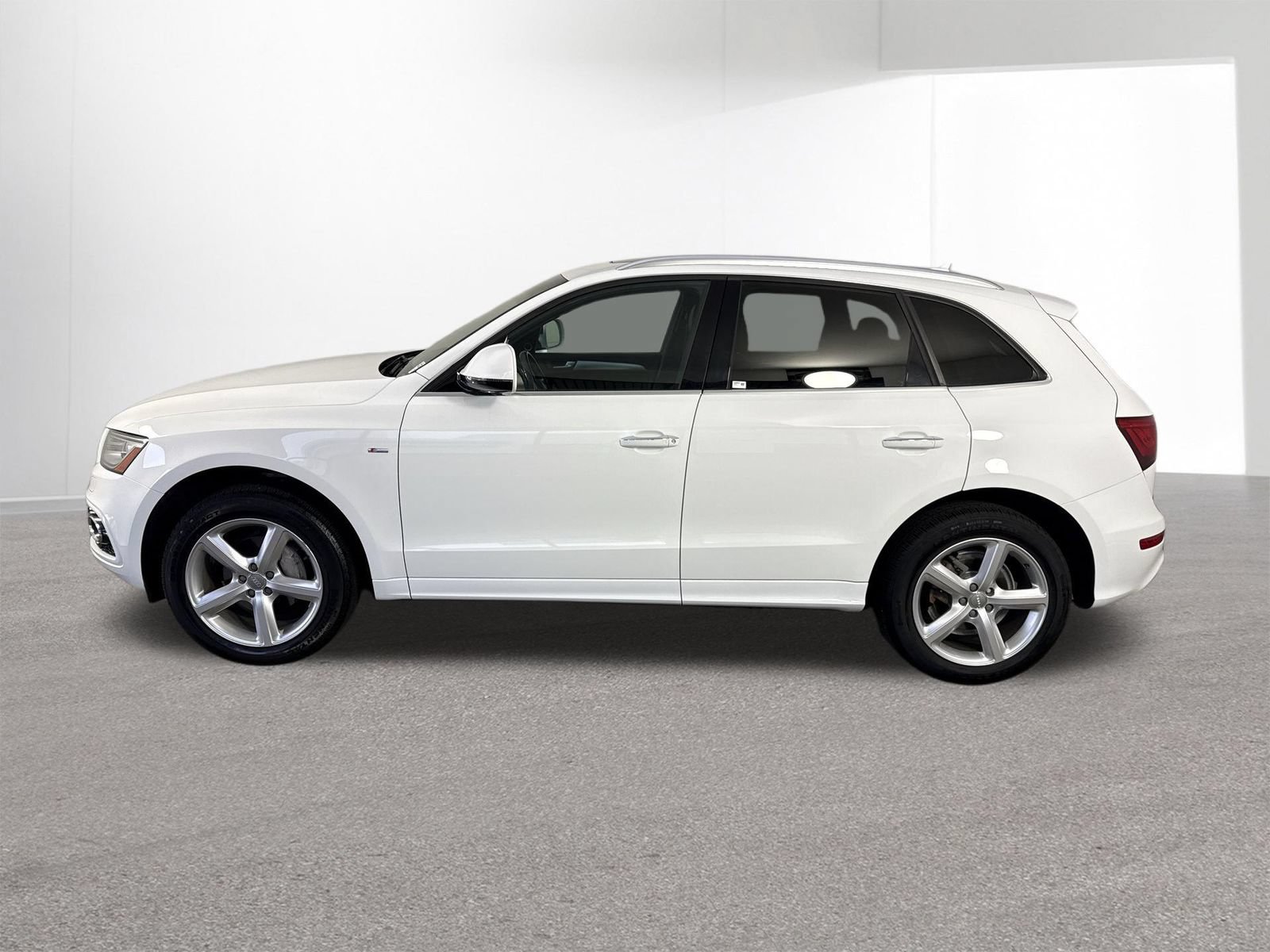 Used 2017 Audi Q5 2.0T Premium Plus w/ Technology Package AWD/4WD image 29