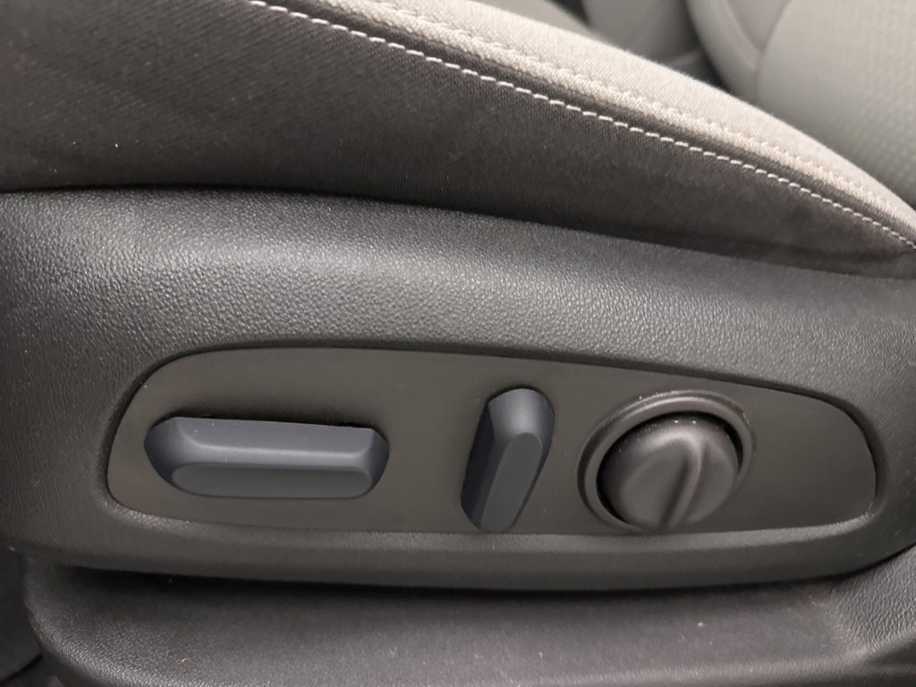 Used 2023 GMC Terrain SLE w/ Driver Convenience Package image 20