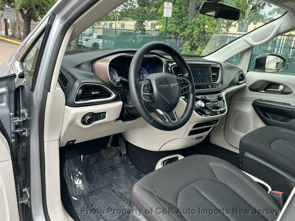 Used 2020 Chrysler Voyager L FWD image 25