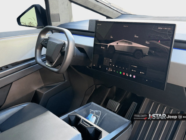 Used 2024 Tesla Cybertruck AWD Crew Cab image 18