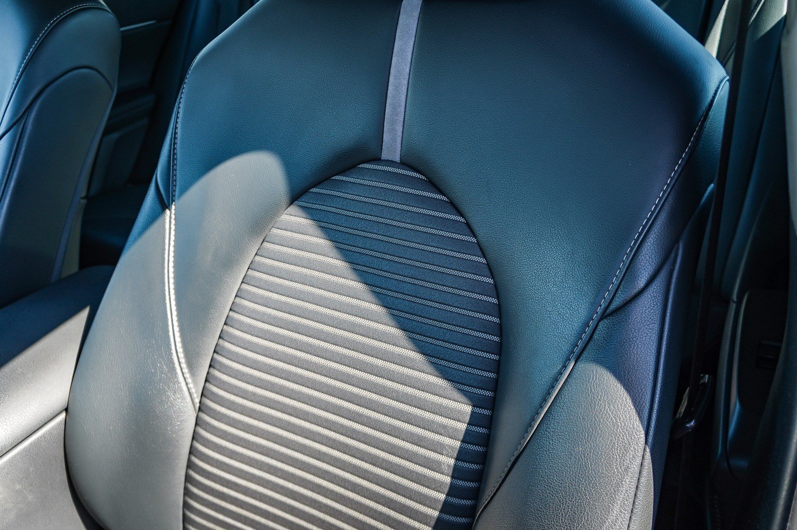 Used 2021 Toyota Camry SE w/ Carpet Mat Package (TMS) FWD image 28