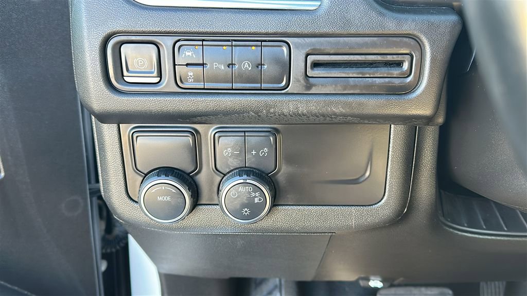 Used 2023 Chevrolet Suburban Premier image 20