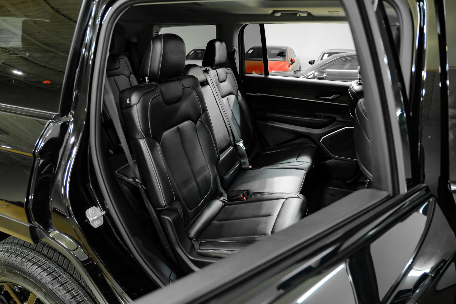 Used 2023 Jeep Grand Cherokee L Limited AWD/4WD image 43