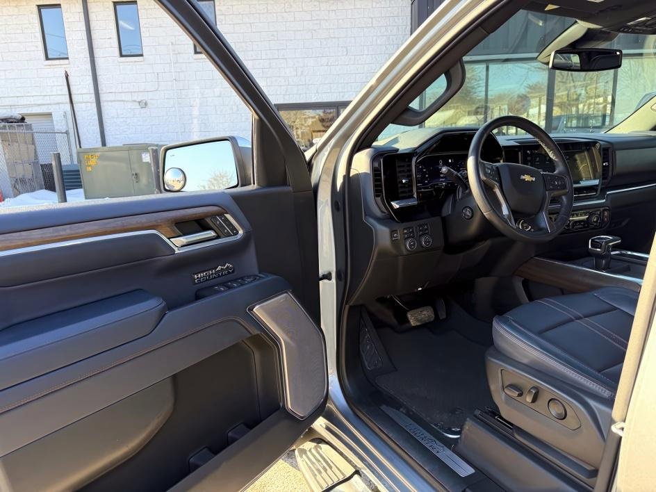 Used 2023 Chevrolet Silverado 1500 High Country w/ Z71 Off-Road Package image 15