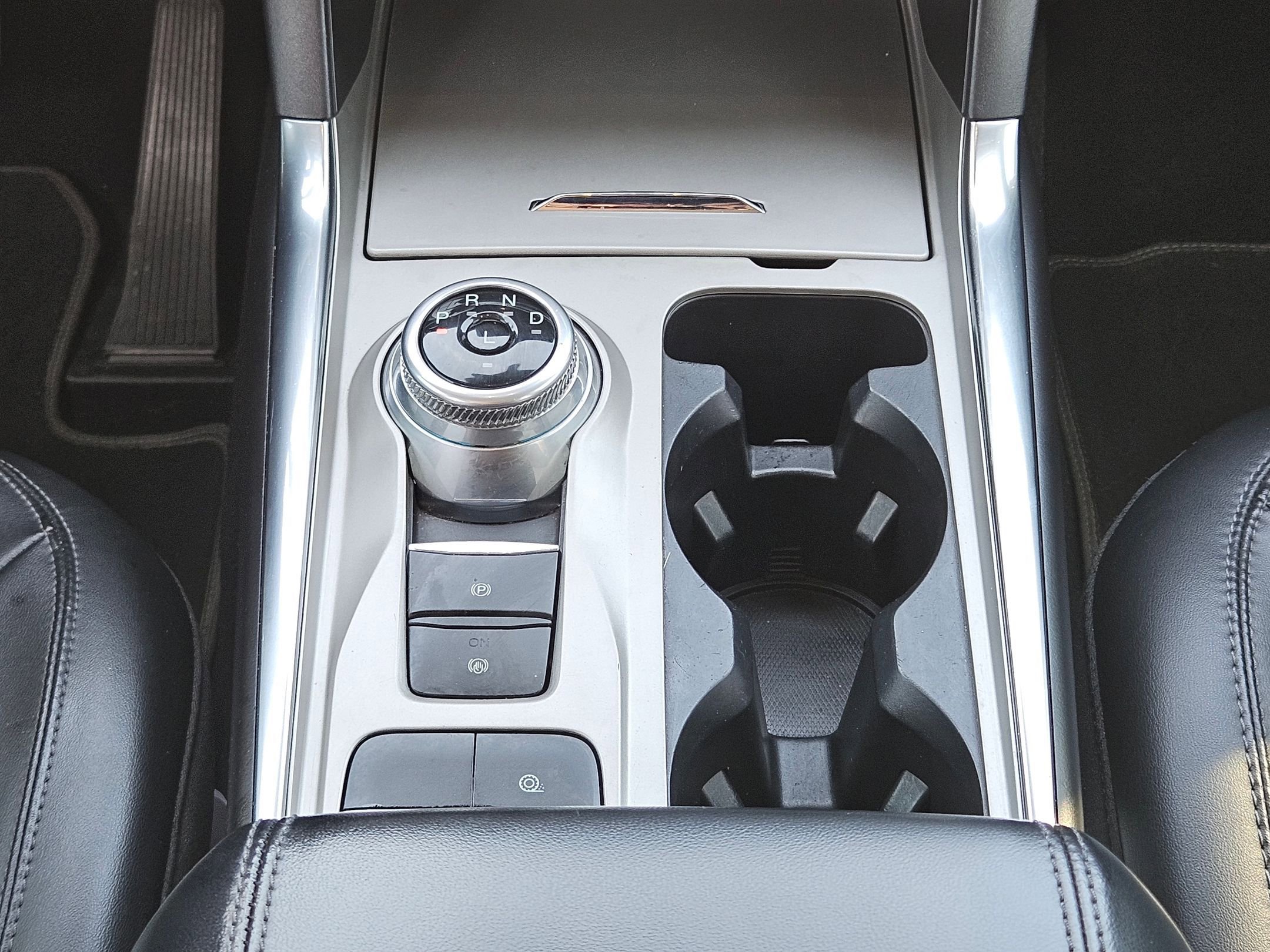 Used 2022 Ford Explorer XLT w/ Equipment Group 202A image 19