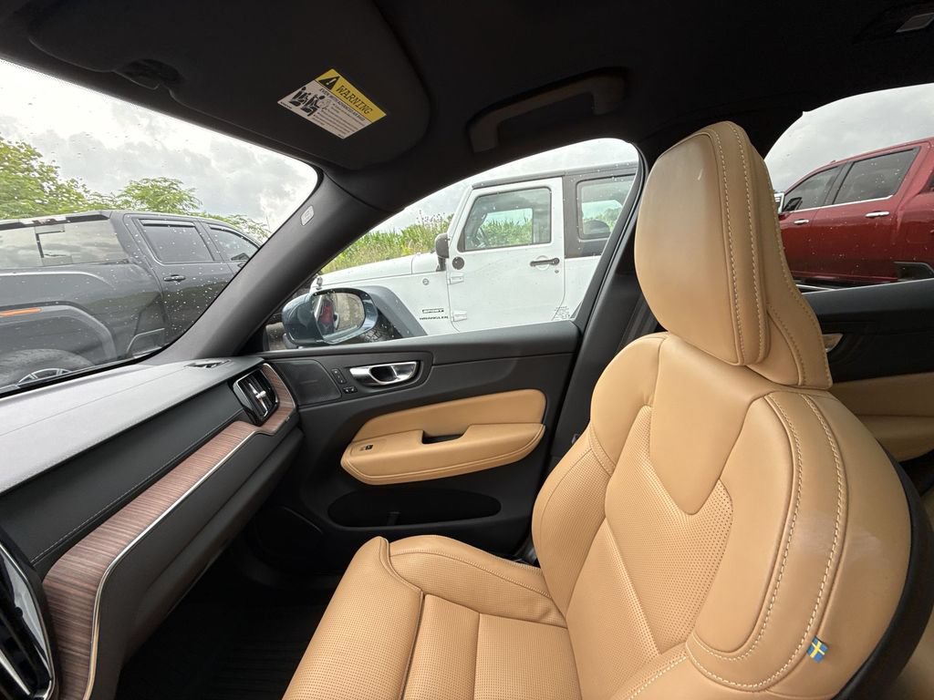 Used 2023 Volvo XC60 B5 Ultimate w/ Climate Package FWD image 26