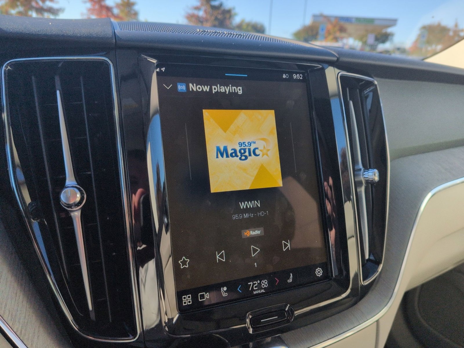 New 2025 Volvo XC60 T8 Plus w/ Protection Package Premier image 18