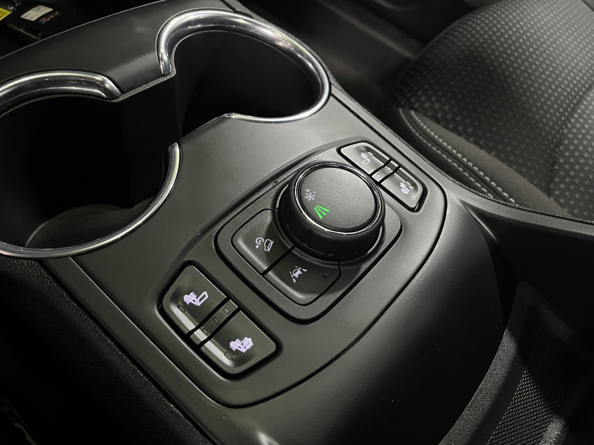 Certified 2024 GMC Terrain SLE w/ Driver Convenience Package image 13