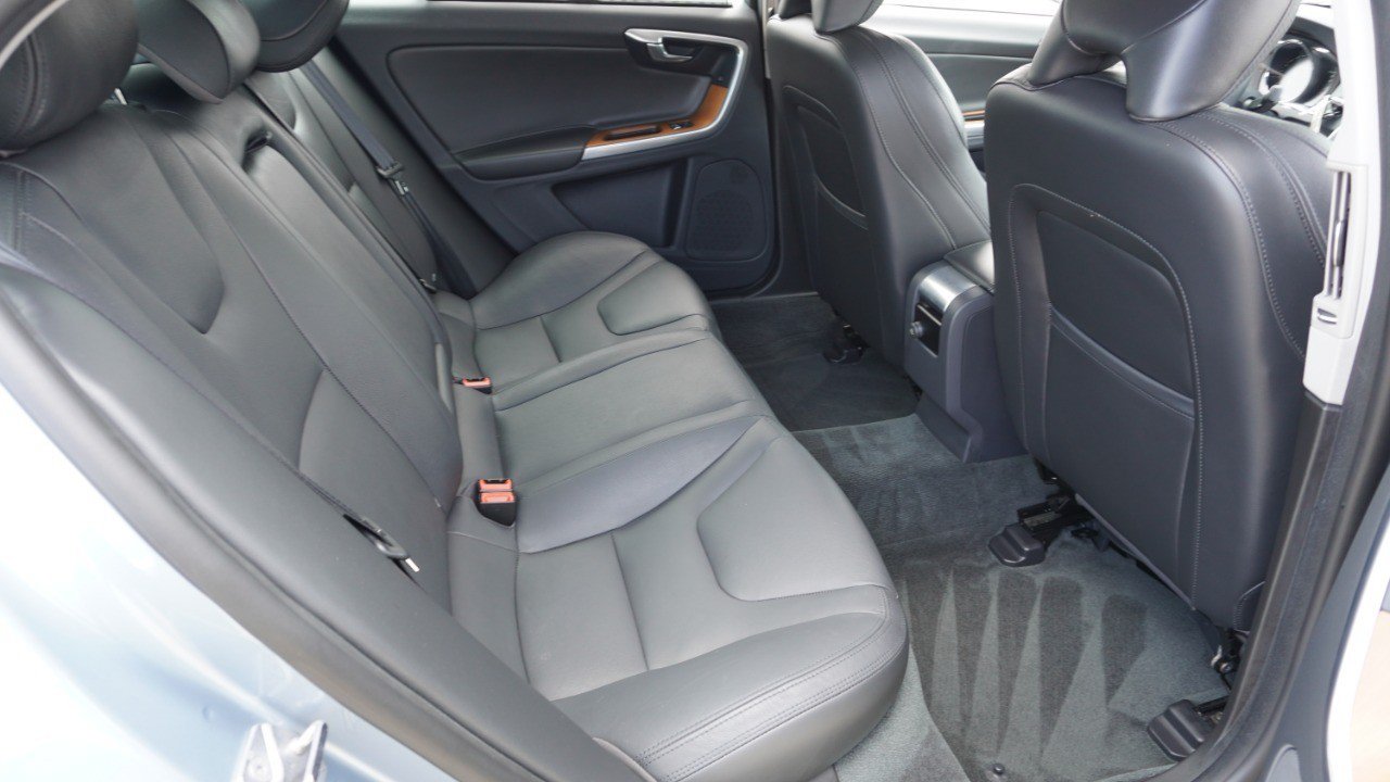Used 2017 Volvo S60 T5 Inscription Platinum FWD image 32