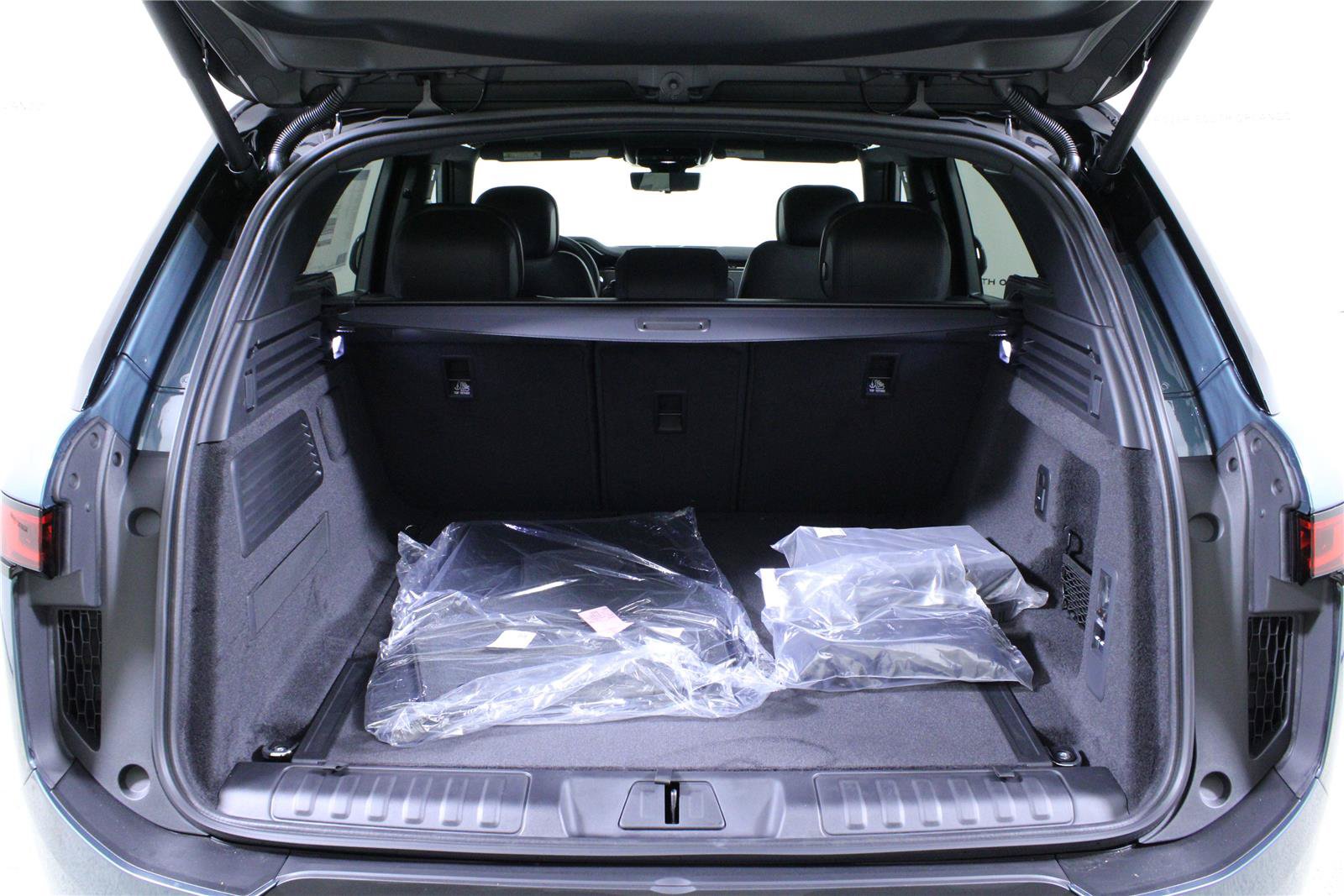 New 2026 Land Rover Range Rover Sport SE AWD/4WD image 9