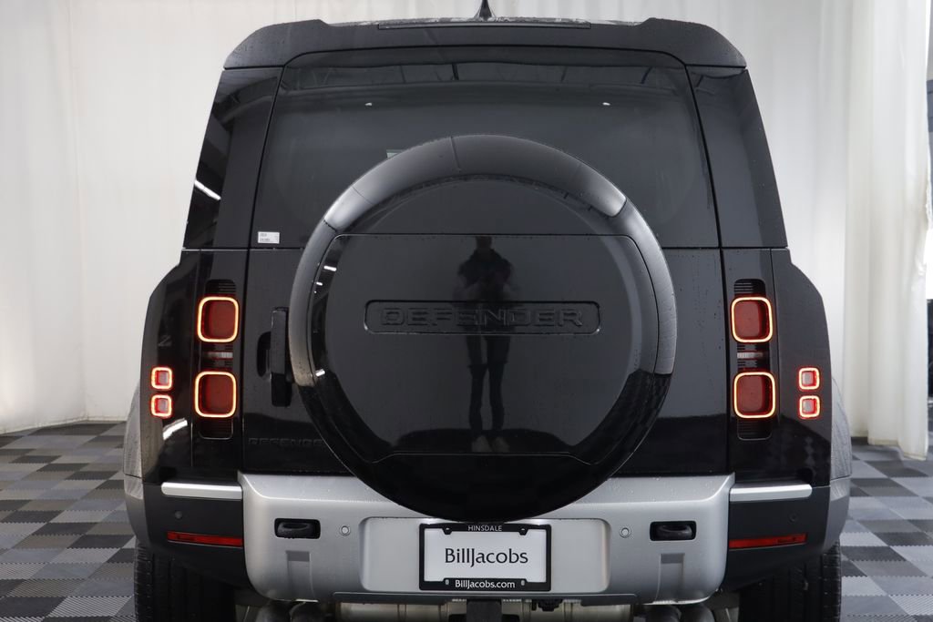 Used 2024 Land Rover Defender 110 SE image 17