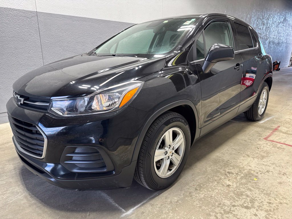 Used 2020 Chevrolet Trax LS w/ Tint and Cruise Package FWD image 4