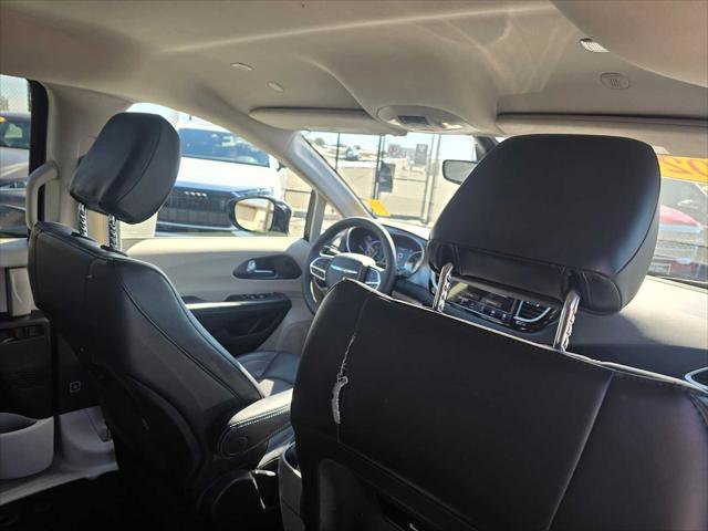 Used 2024 Chrysler Pacifica Touring-L FWD image 14