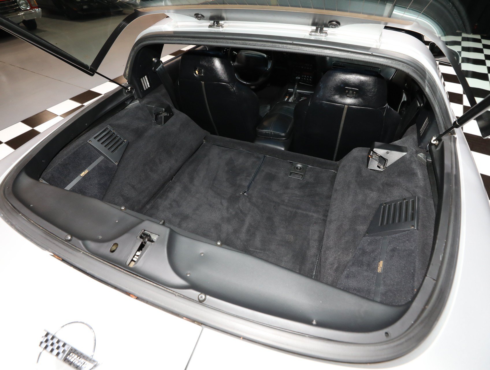 Used 1996 Chevrolet Corvette Coupe RWD image 4