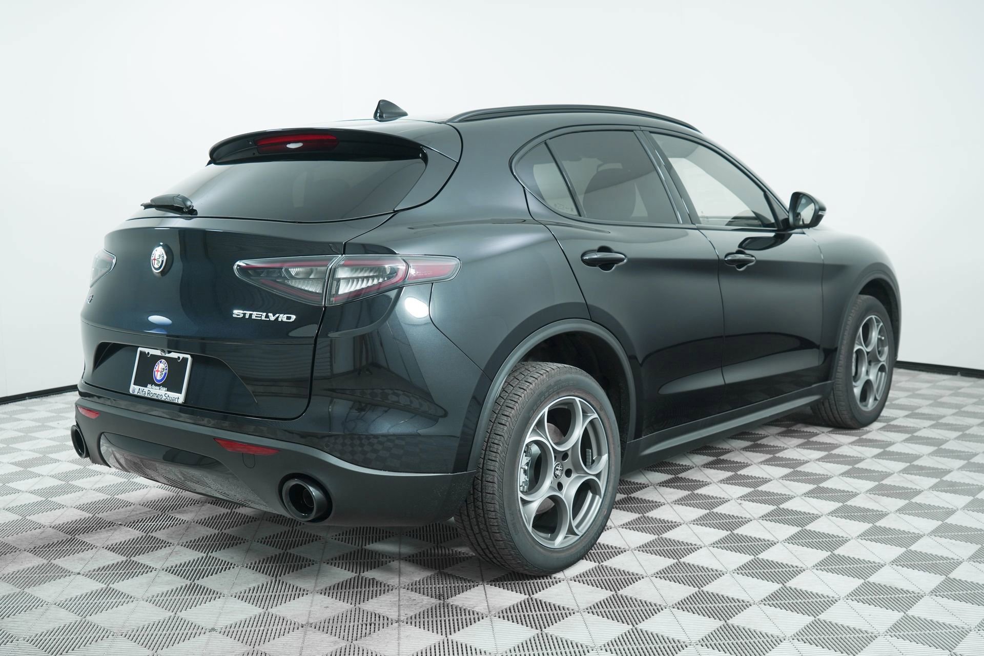 New 2025 Alfa Romeo Stelvio Sprint image 7