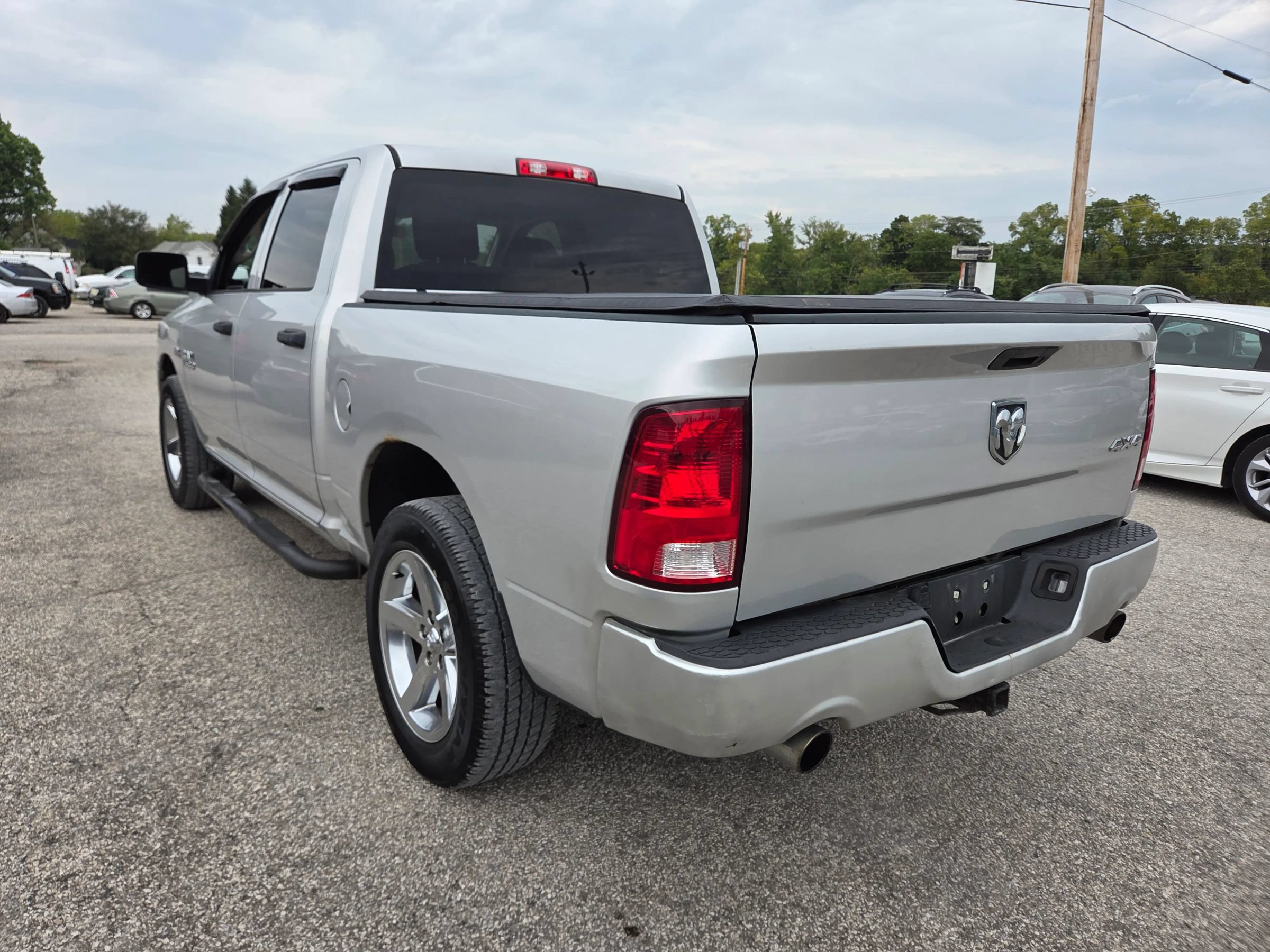 Used 2017 RAM 1500 Express AWD/4WD image 5