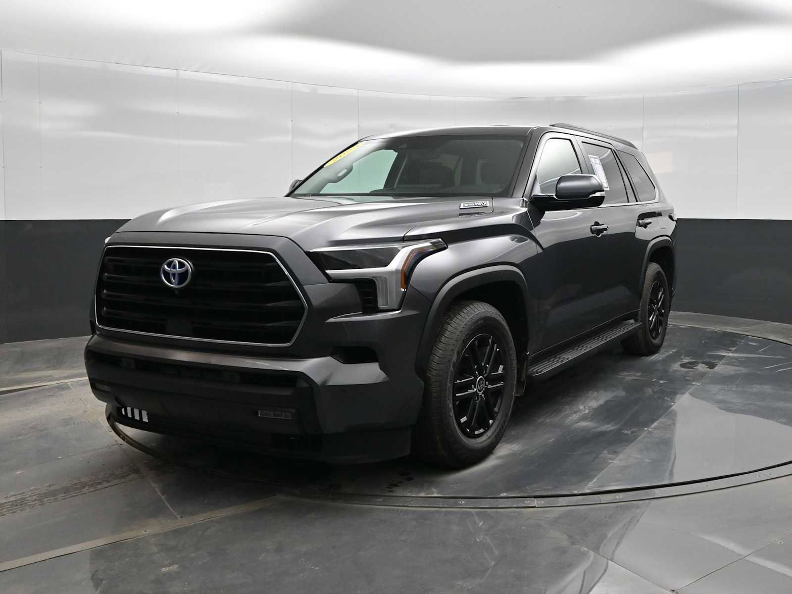 Used 2024 Toyota Sequoia SR5 image 4