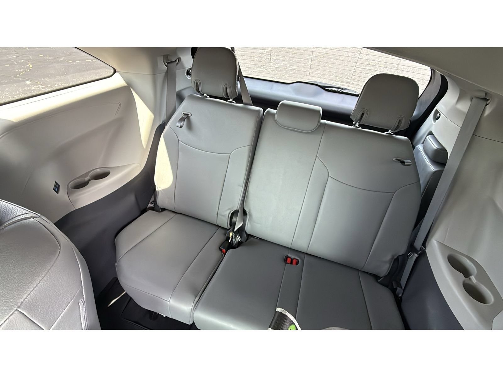 Certified 2024 Toyota Sienna XLE FWD image 41