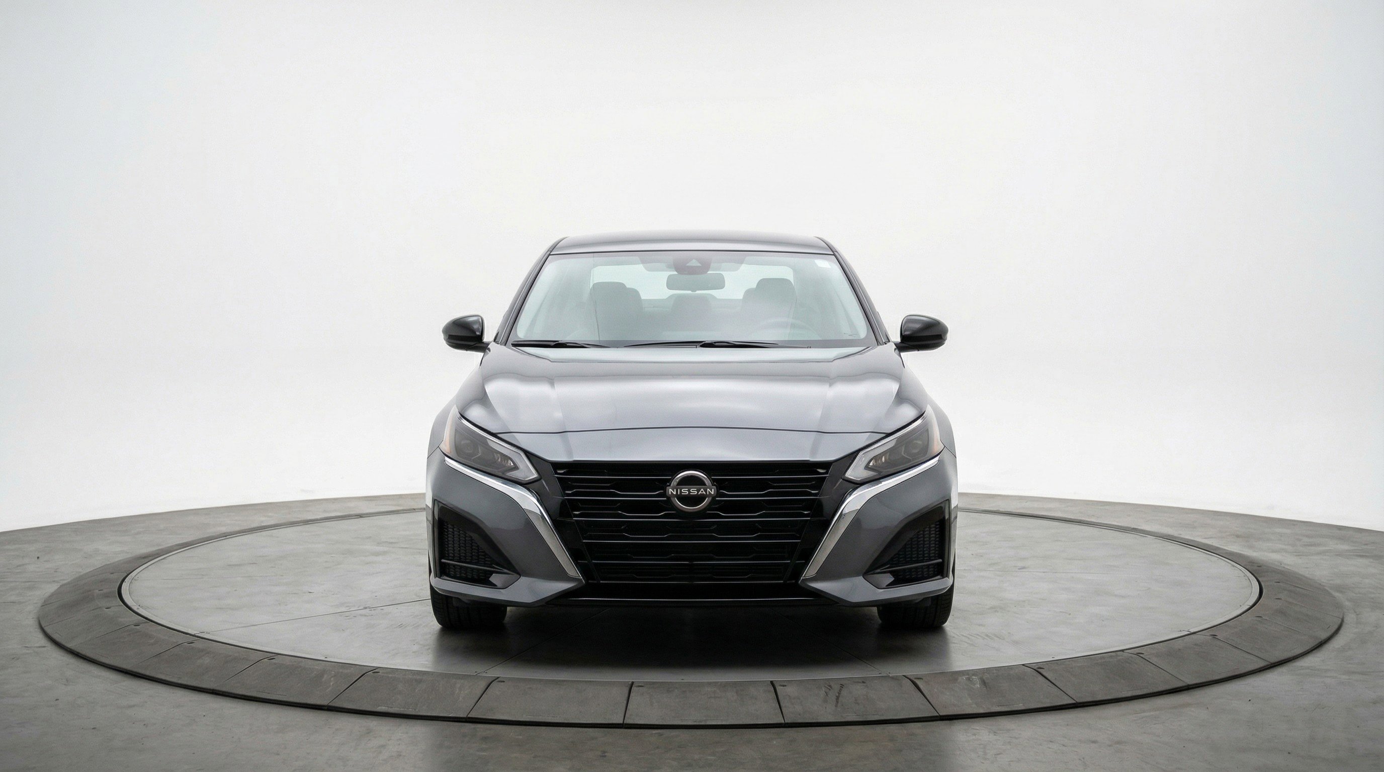 Used 2025 Nissan Altima 2.5 SV FWD image 2