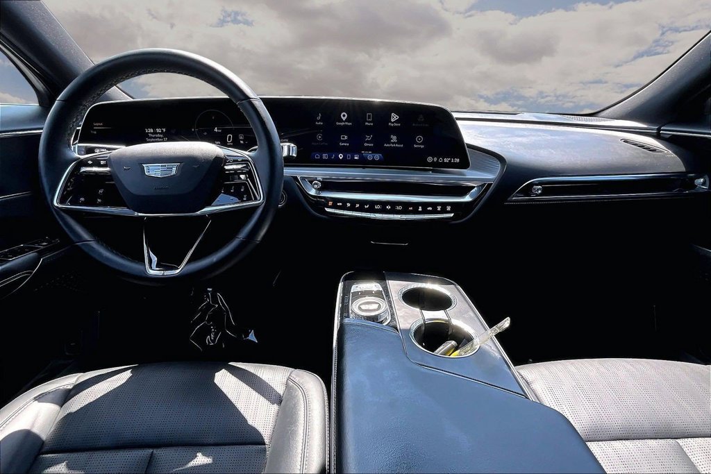 Certified 2024 Cadillac Lyriq Luxury w/ LPO, Floor Liner Package AWD/4WD image 7