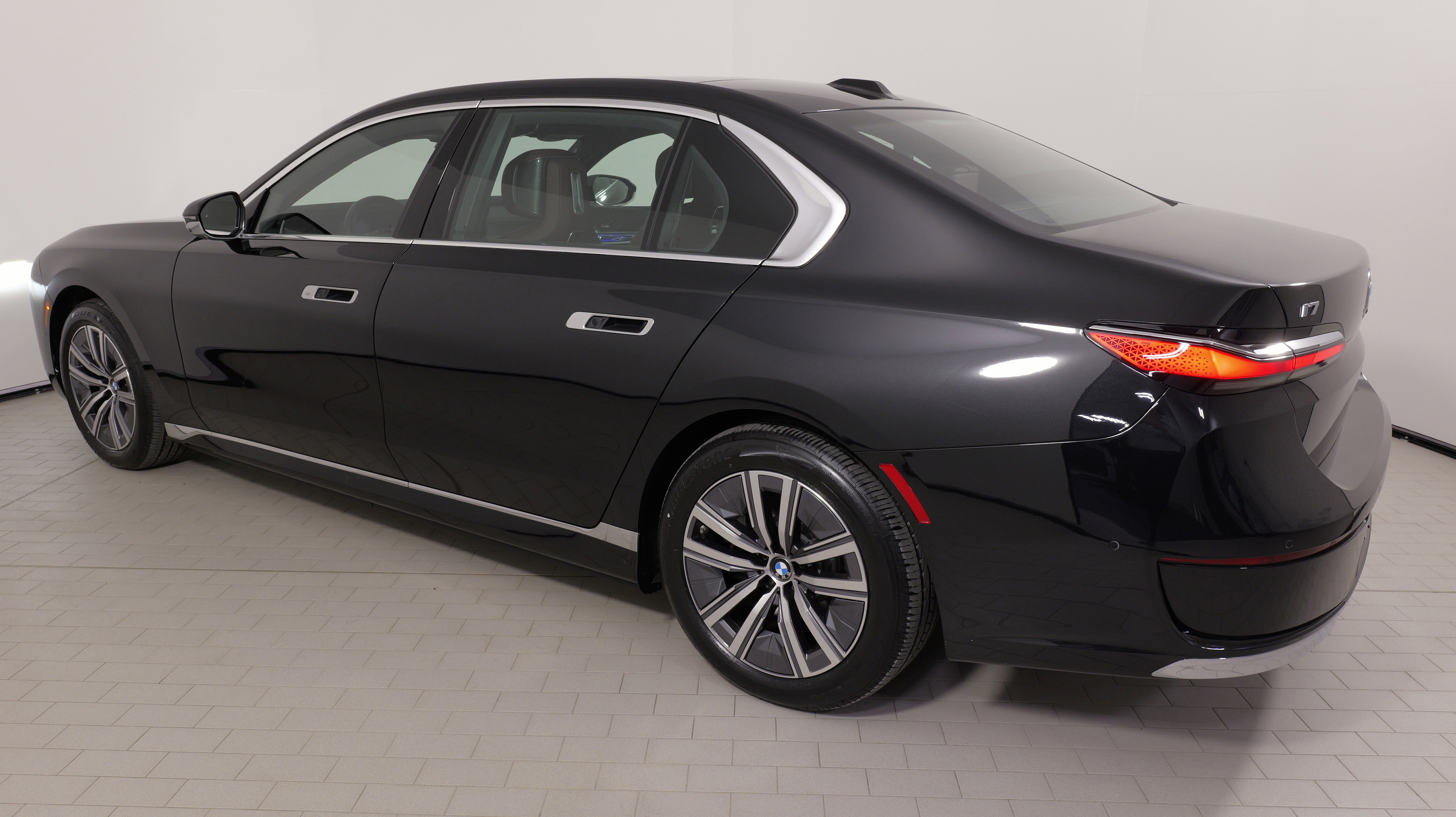 Used 2024 BMW i7 xDrive60 w/ Executive Package AWD/4WD image 13