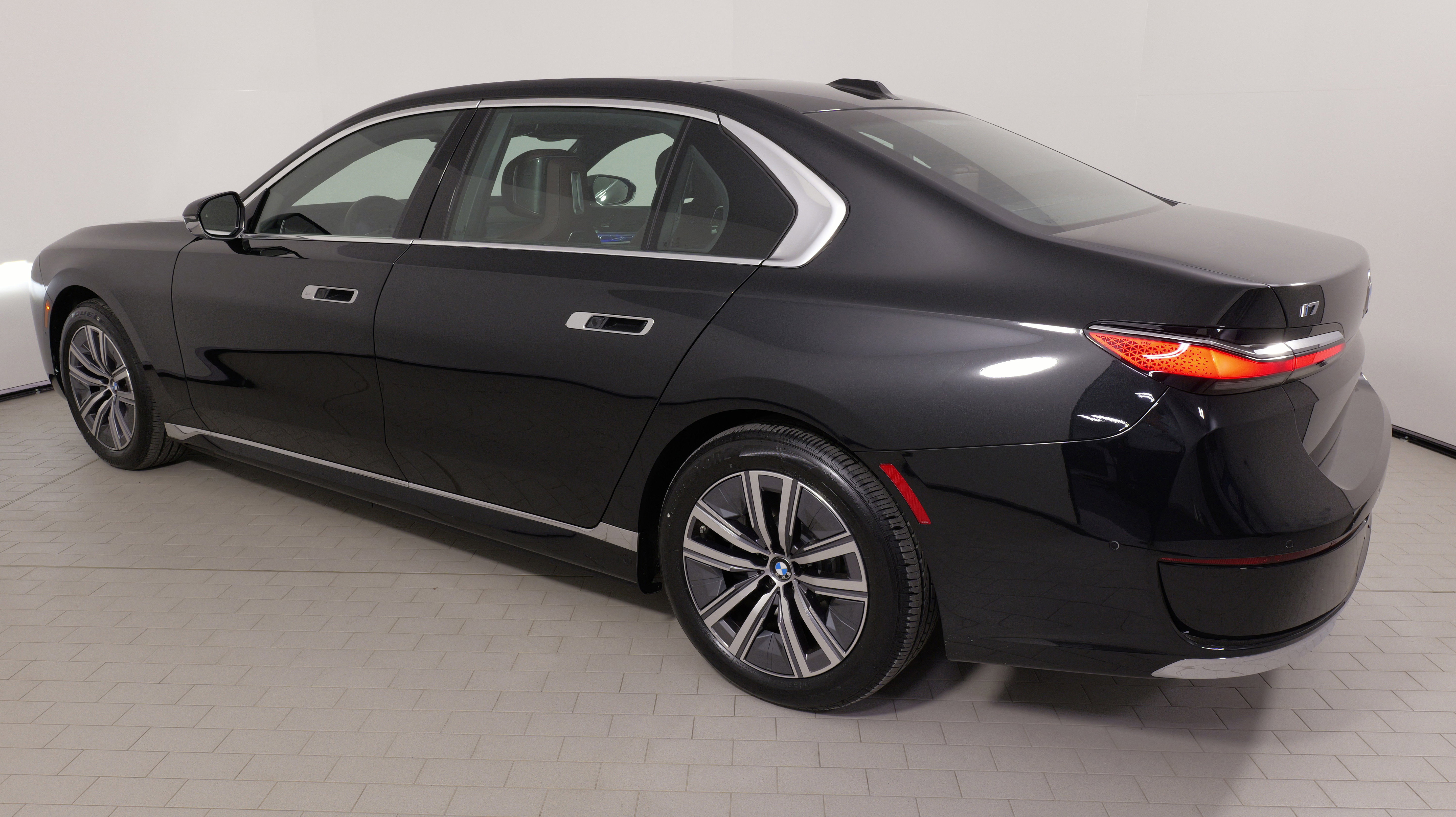 Used 2024 BMW i7 xDrive60 w/ Executive Package image 13