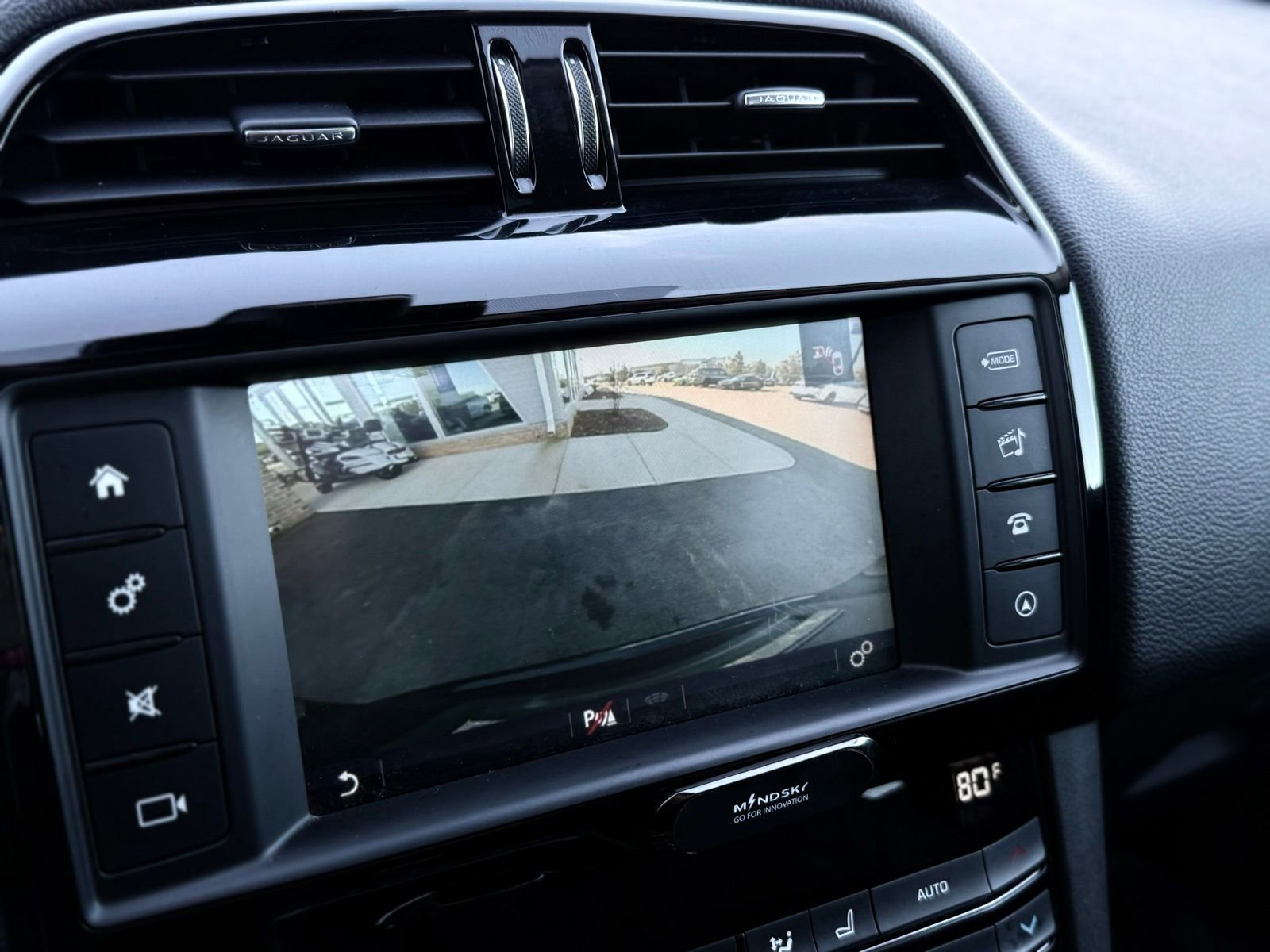 Used 2018 Jaguar F-PACE Premium image 43