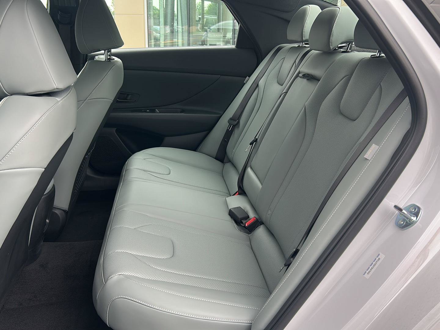 Certified 2025 Hyundai Elantra Limited FWD image 17