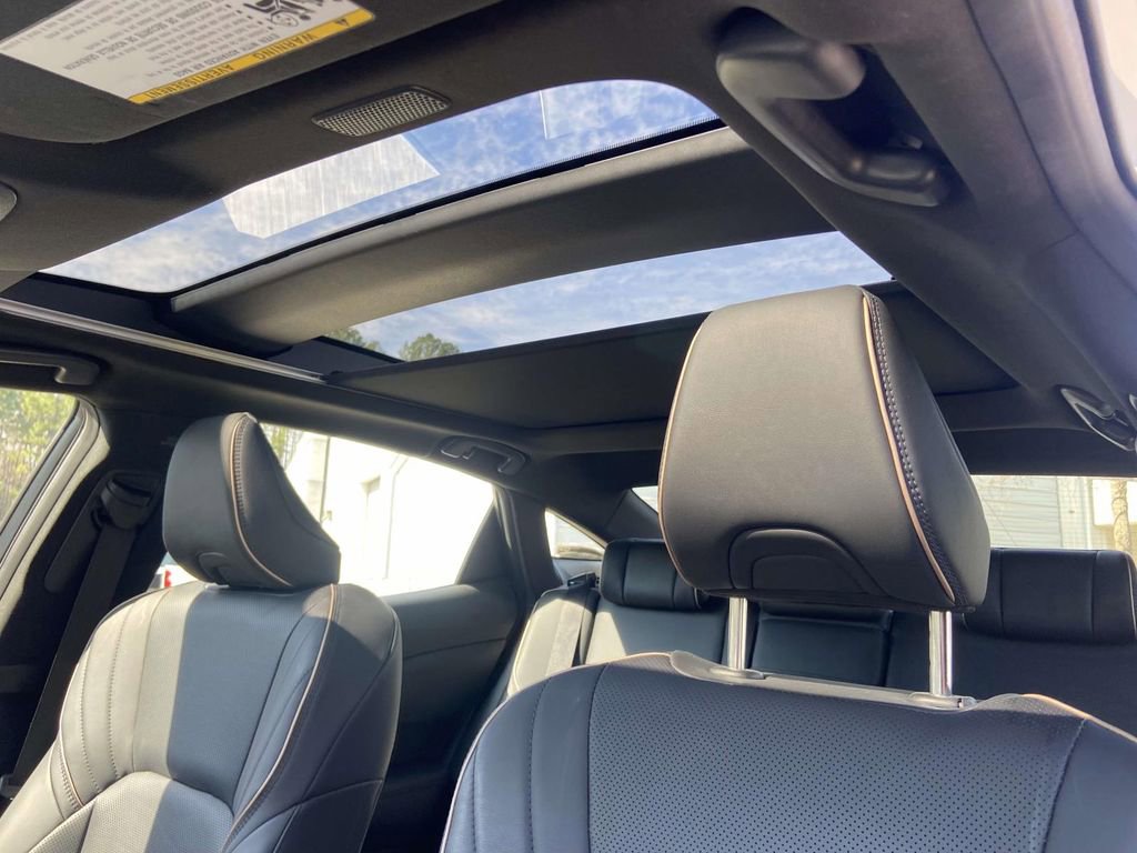 Used 2023 Toyota Crown Limited image 19