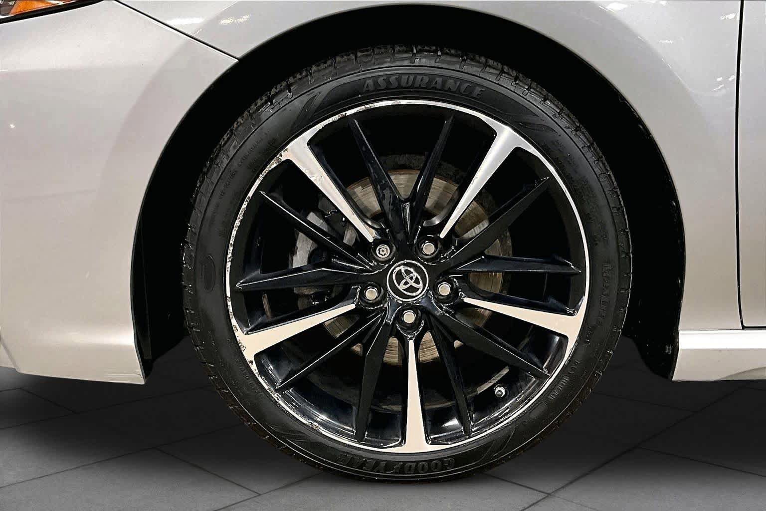 Used 2018 Toyota Camry XSE FWD image 11