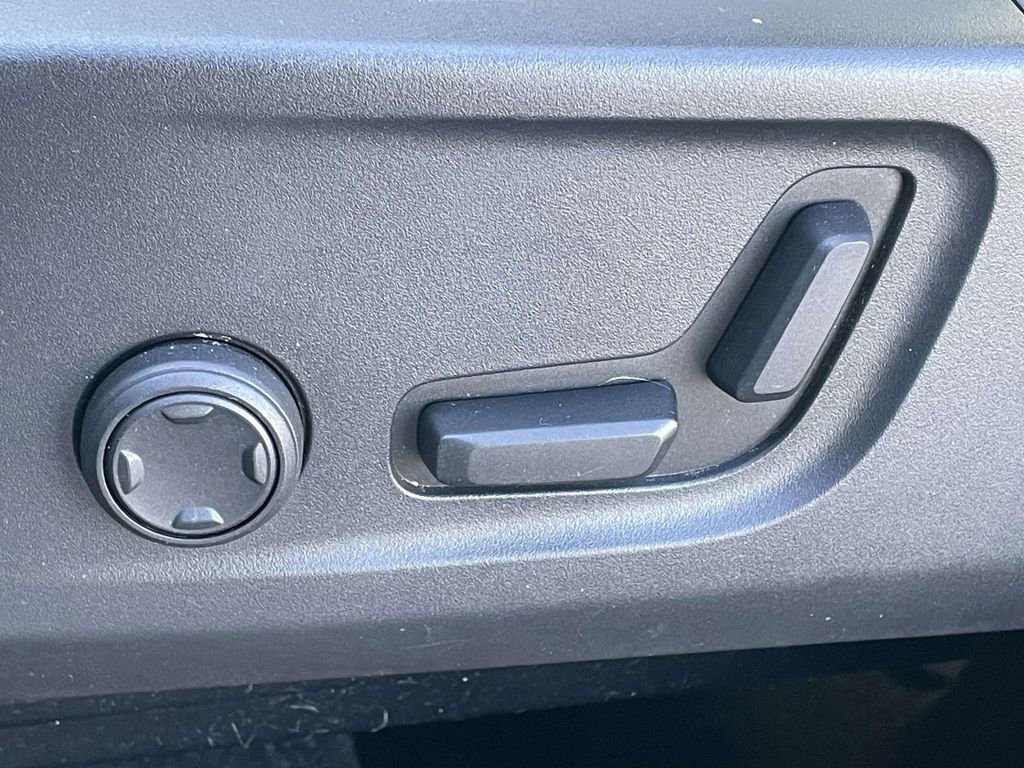 Used 2021 Volvo XC40 T5 Momentum w/ Premium Package image 7