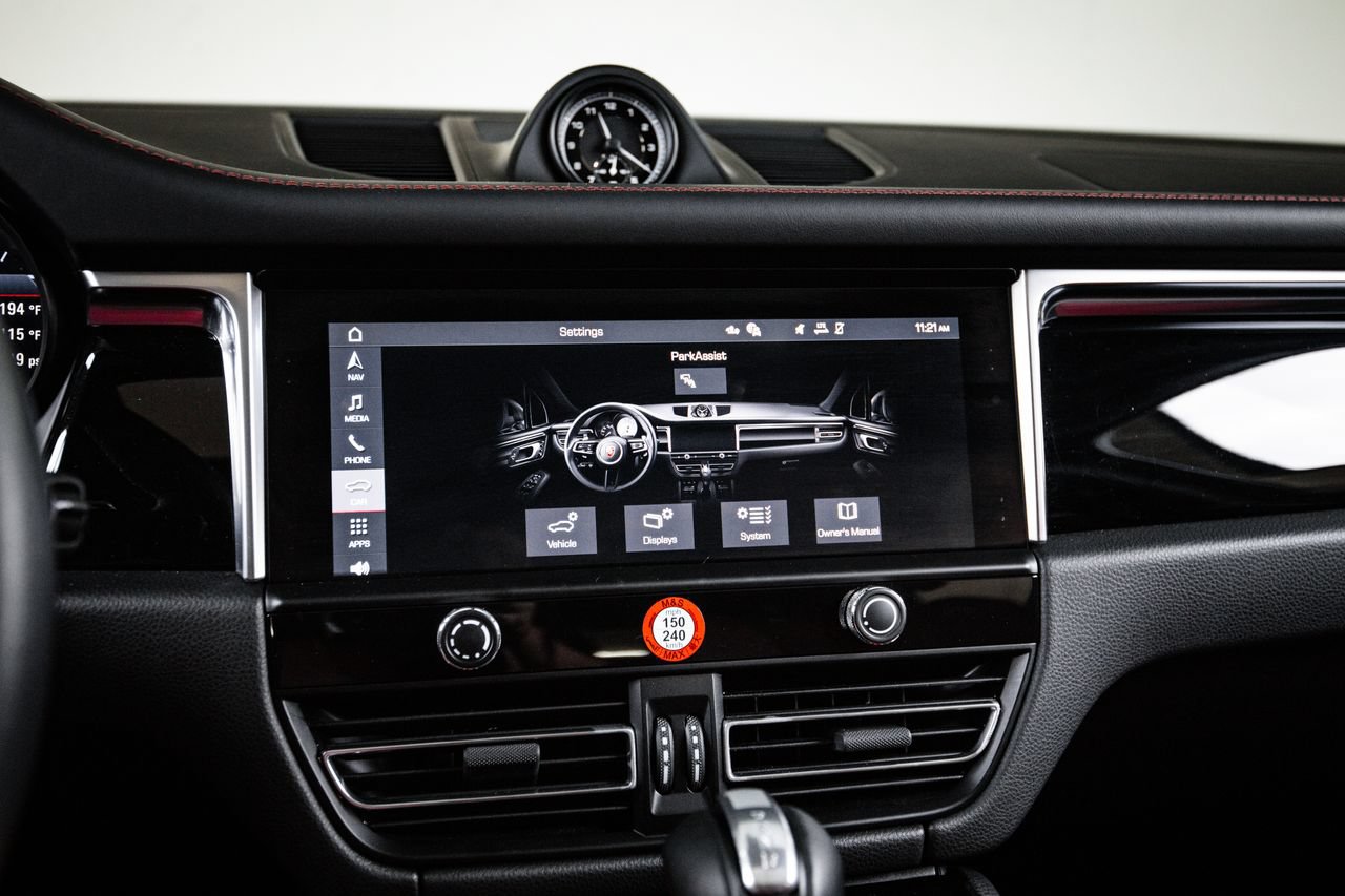 Certified 2024 Porsche Macan S AWD/4WD image 17