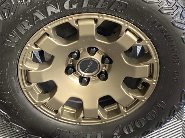 Used 2024 Toyota Tacoma Trailhunter image 30