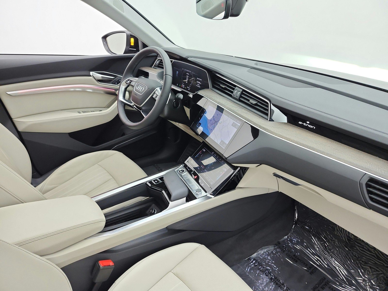 Used 2024 Audi Q8 e-tron Premium Plus w/ Premium Plus Package AWD/4WD image 18