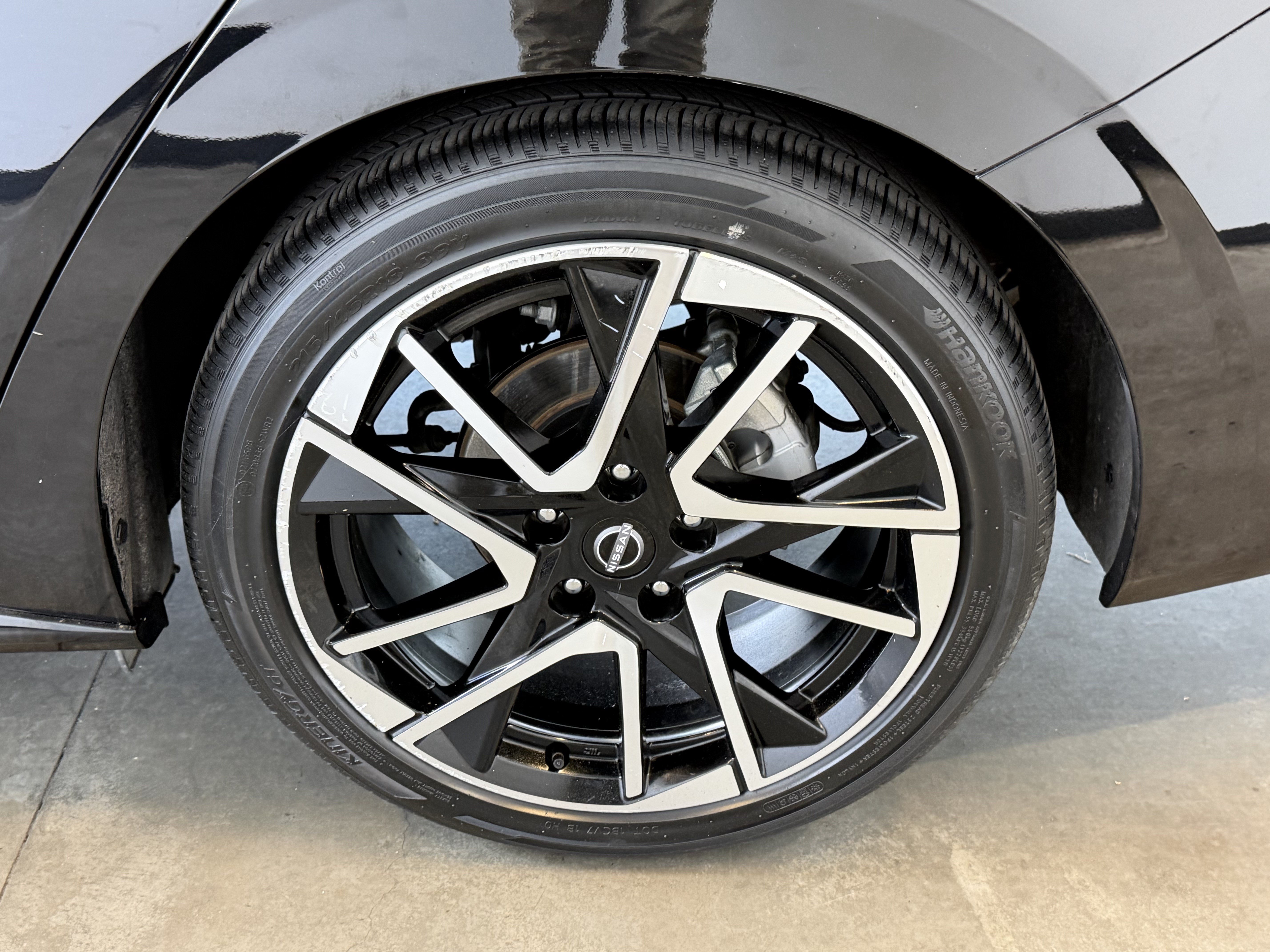 Used 2025 Nissan Sentra SR FWD image 15
