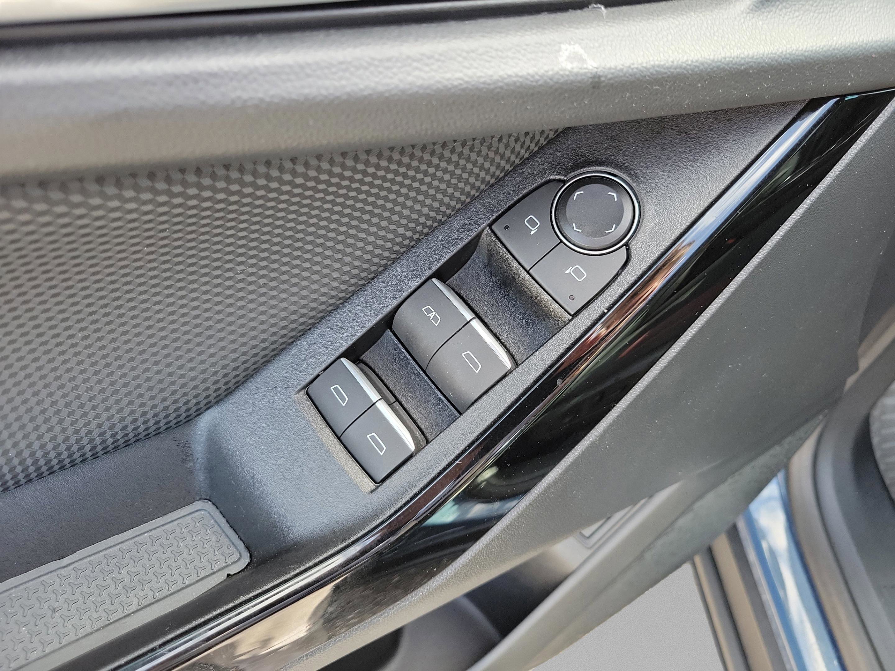 Used 2025 Chevrolet Equinox RS w/ Safety and Technology Package image 23