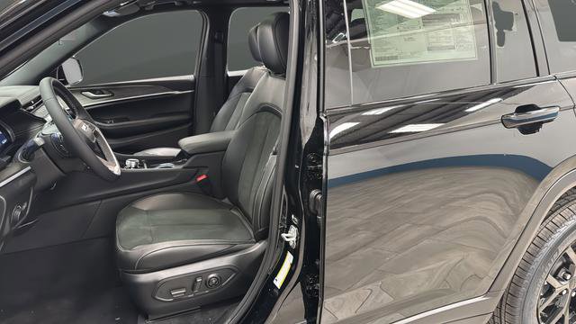 New 2026 Jeep Grand Cherokee Altitude AWD/4WD image 9