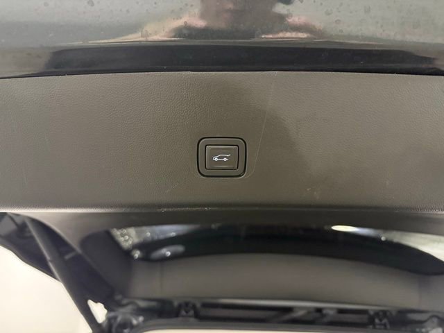 Used 2020 Chevrolet Traverse LT w/ LT Premium Package image 8