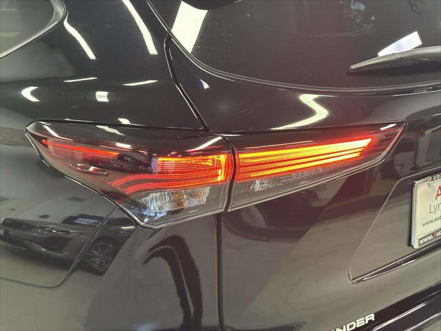 Used 2024 Toyota Highlander XLE image 8