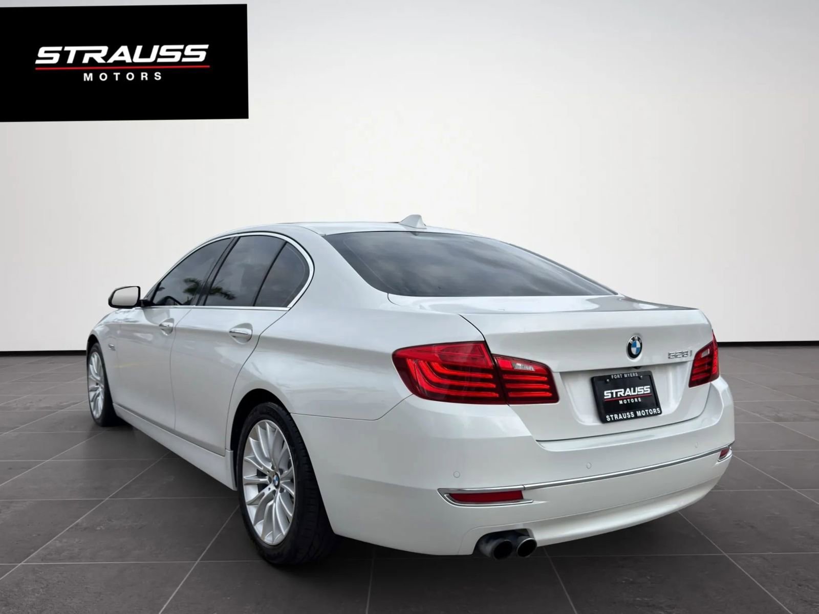 Used 2016 BMW 528i Sedan w/ Premium Package image 7