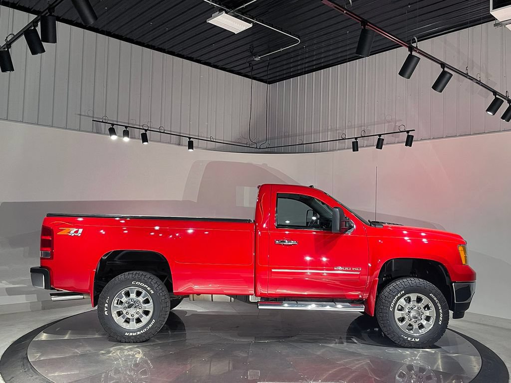 Used 2011 GMC Sierra 2500 SLE w/ SLE Preferred Package AWD/4WD image 4