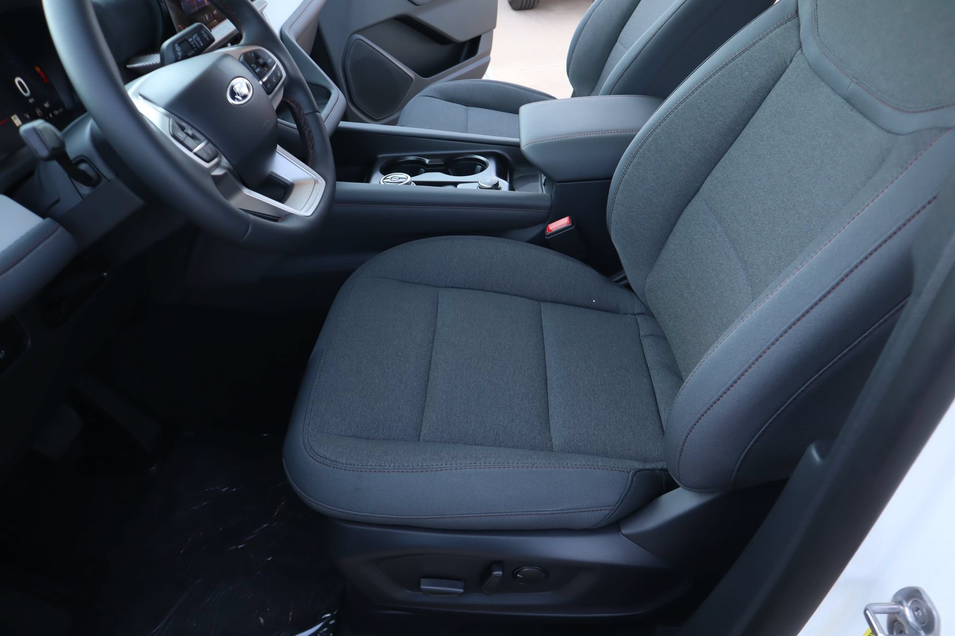 New 2026 Ford Explorer Active RWD image 12