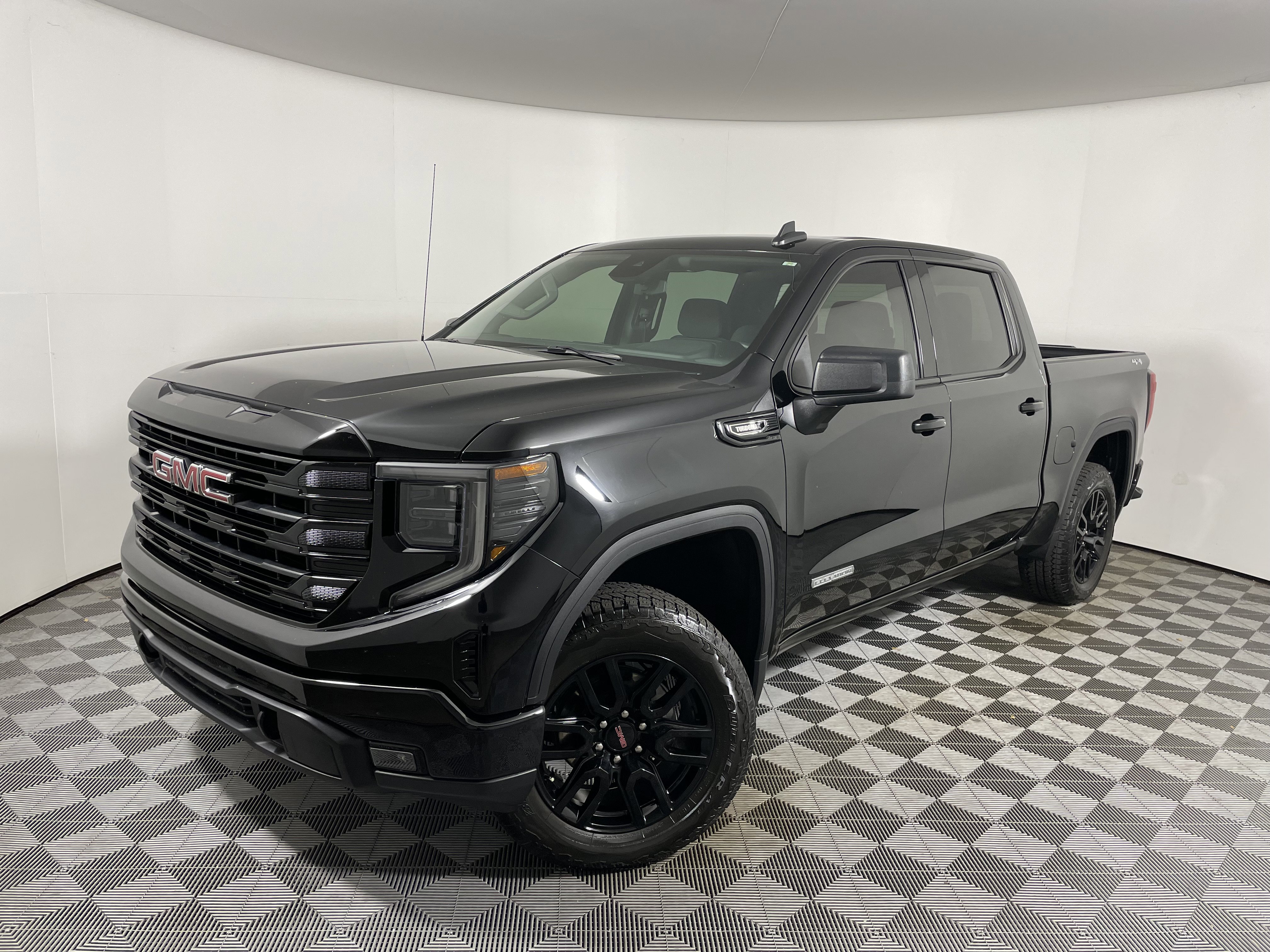 Used 2025 GMC Sierra 1500 Elevation