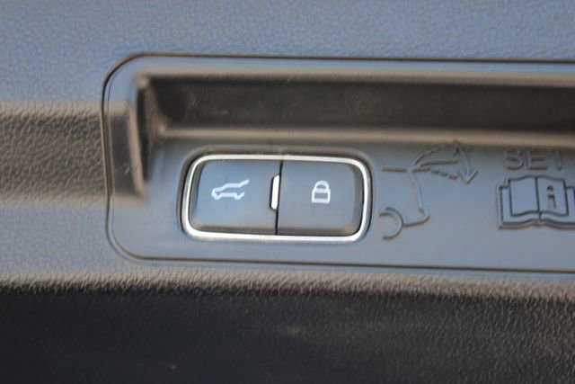 Used 2020 Ford Explorer XLT w/ Equipment Group 202A image 8