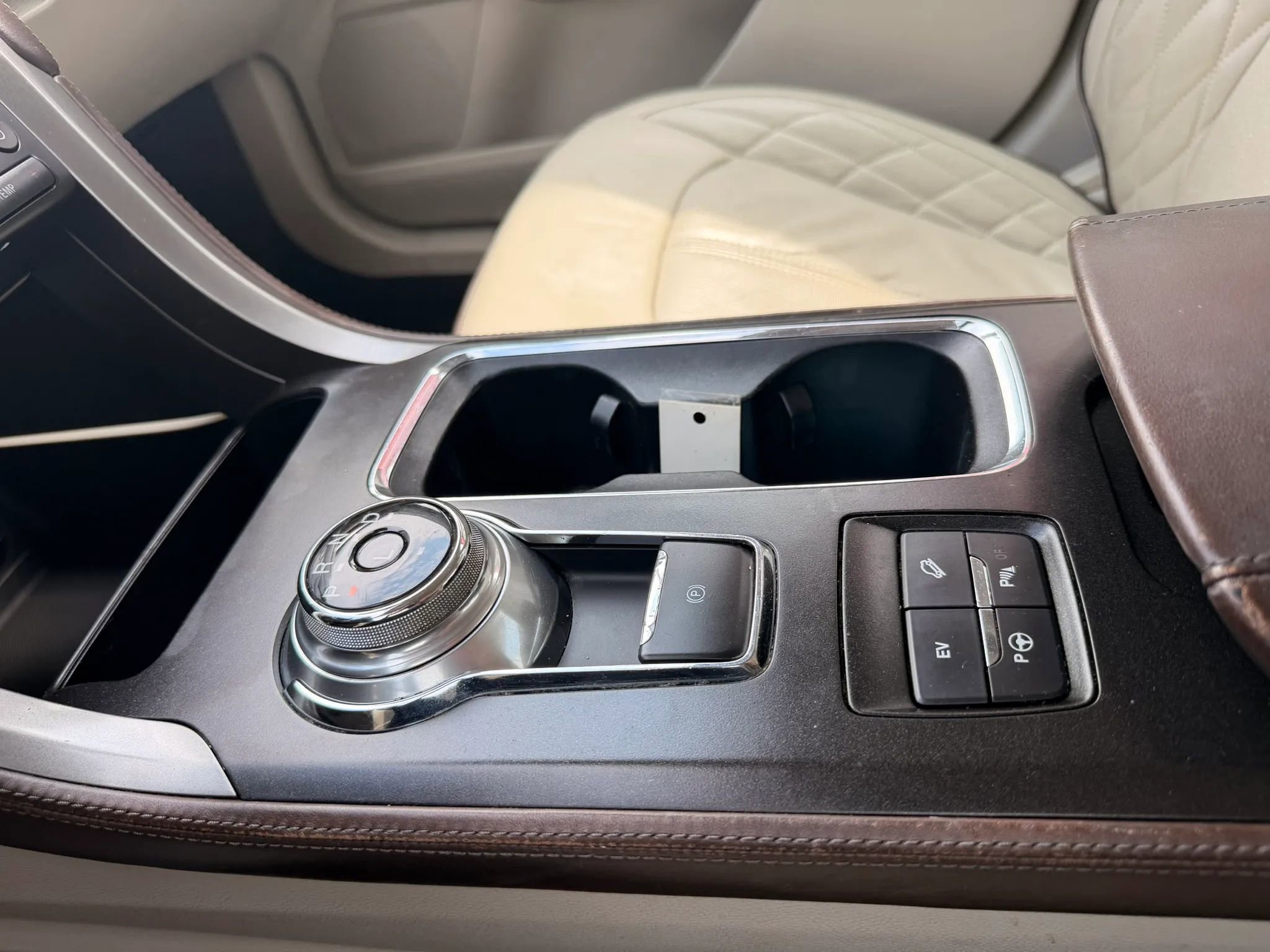 Used 2017 Ford Fusion Energi Platinum FWD image 19