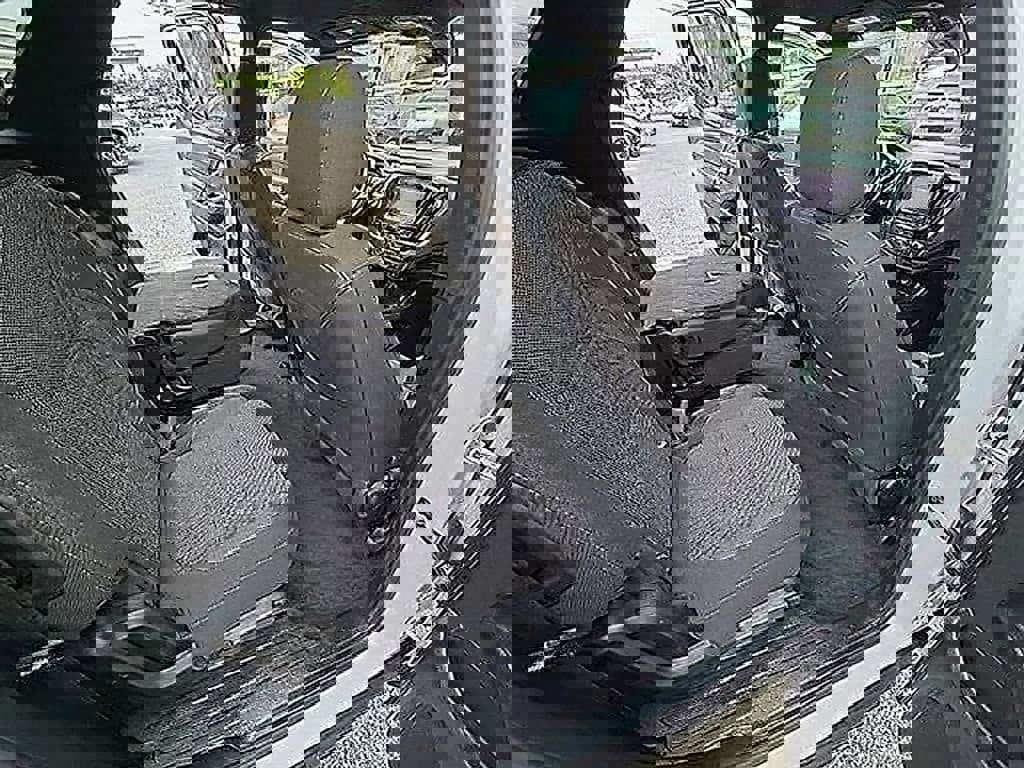 Used 2023 Chevrolet Traverse LT image 42